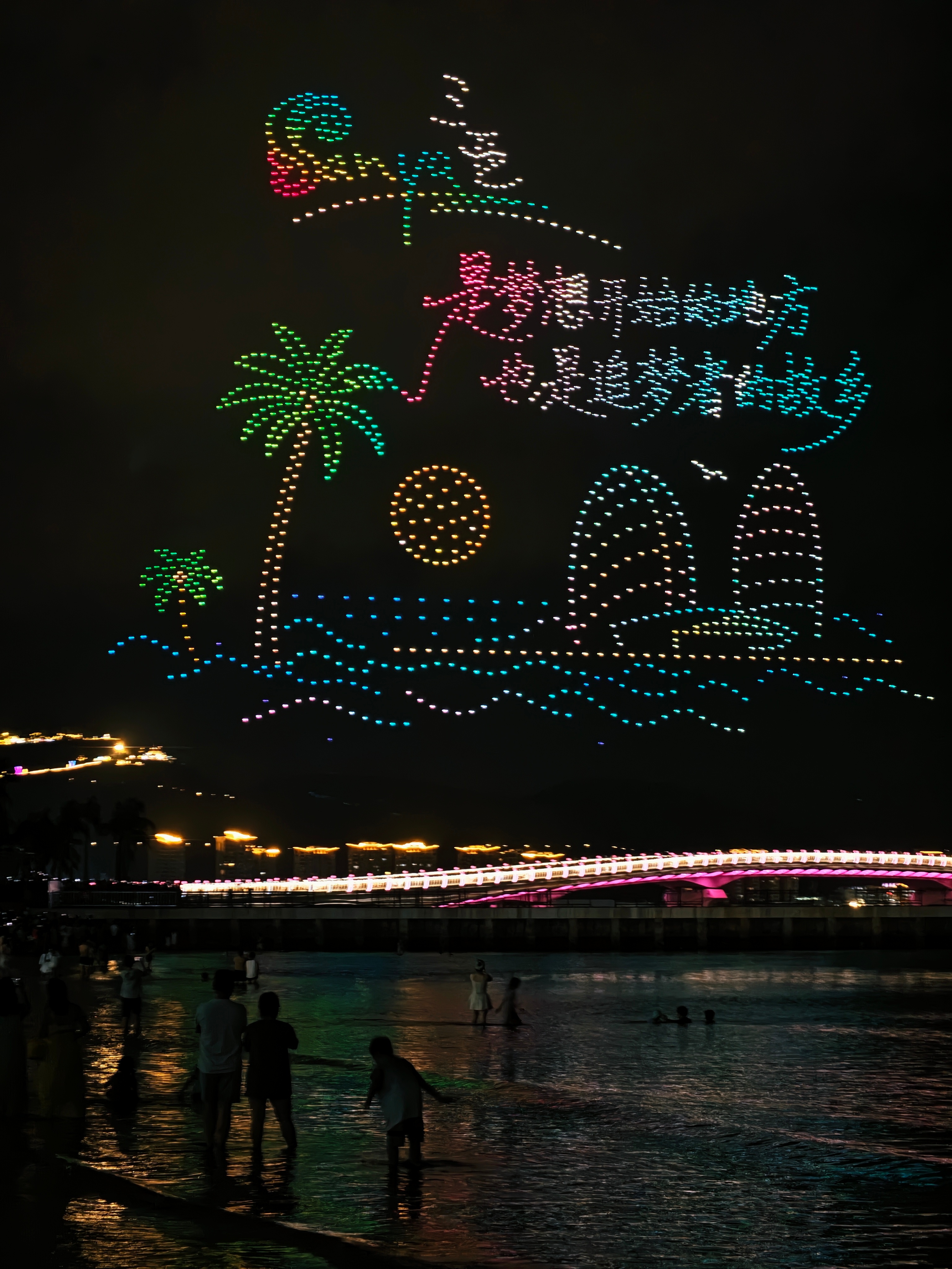 三亚是梦开始的地方，也是追梦者的故乡。是衣锦还乡，更是双向奔赴。在荒芜之境陈楚生
