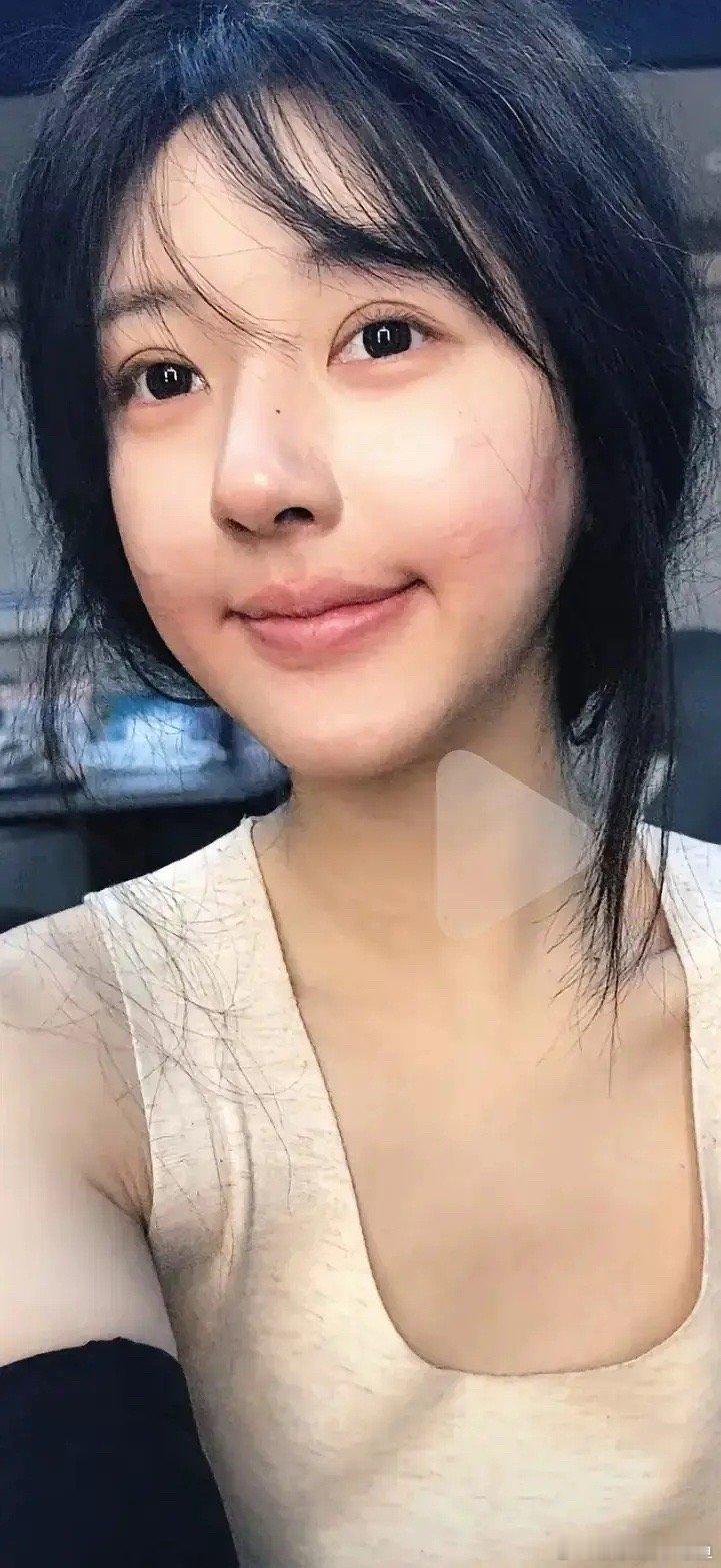 理智讨论一下赵露思为什么这么在意网友的评论？ ​​​