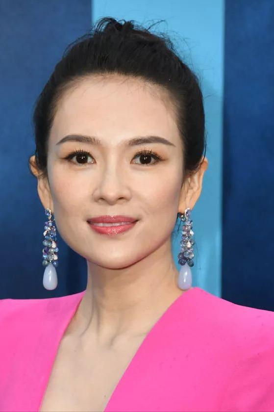 女演员，章子怡，准备做导演了，真是演而优则导，已经拍摄了一部短片，获奖了，章子怡