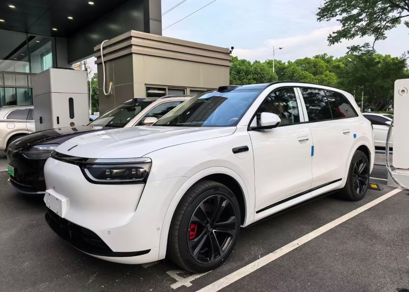 网友求助：喜欢享界 S9，但家里人觉得 SUV 更实用自己花钱，一个娃，如果是你