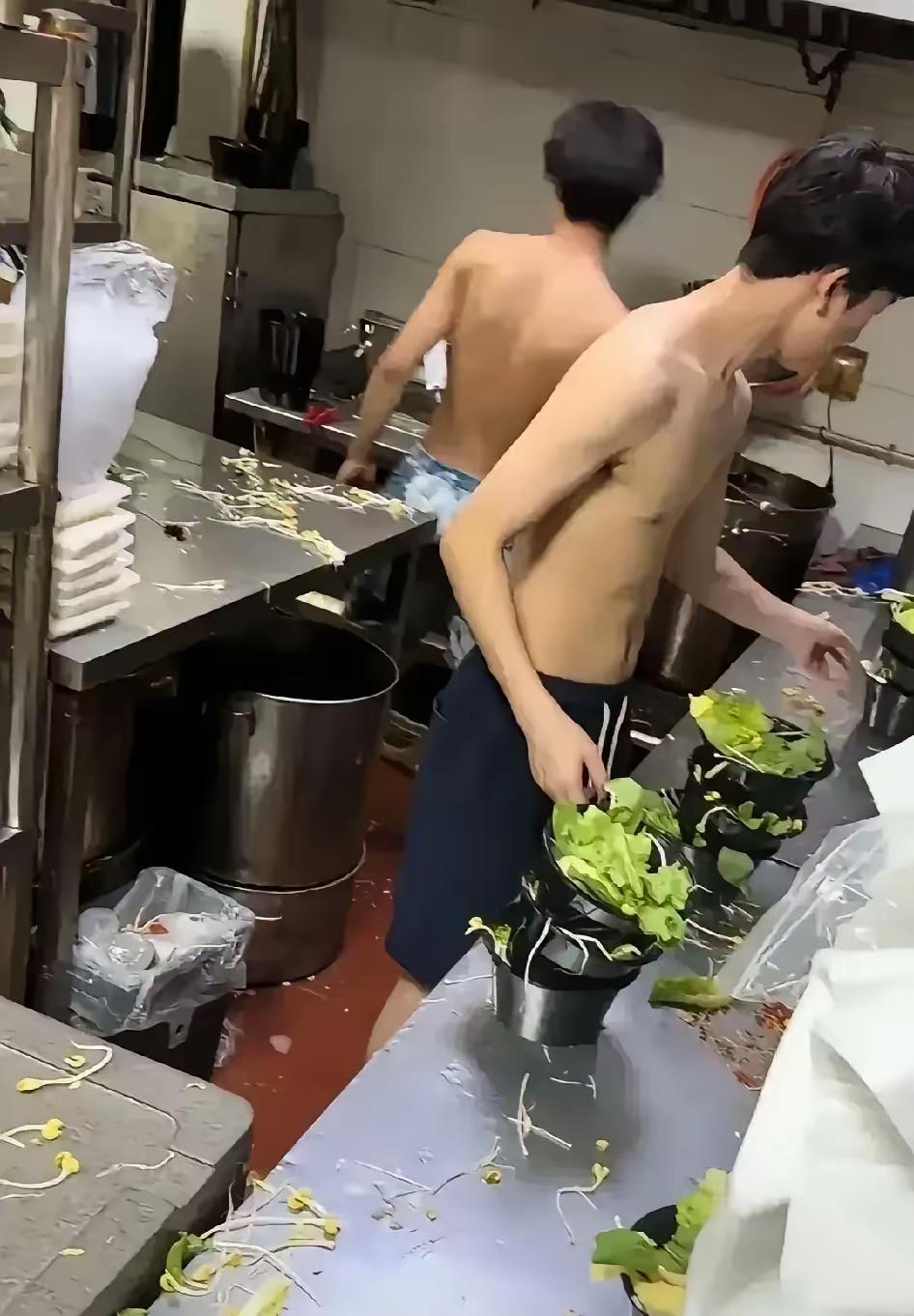 高中陪读三年，亲眼见证藏在小区车库里的一家专做外卖盒饭的商家，孩子说以后饿死都不