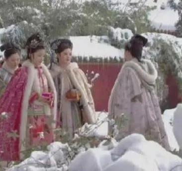 原来《甄嬛传》中的雪景是真实的，那年横店下了超大的雪，如此难得的场景肯定要好好利