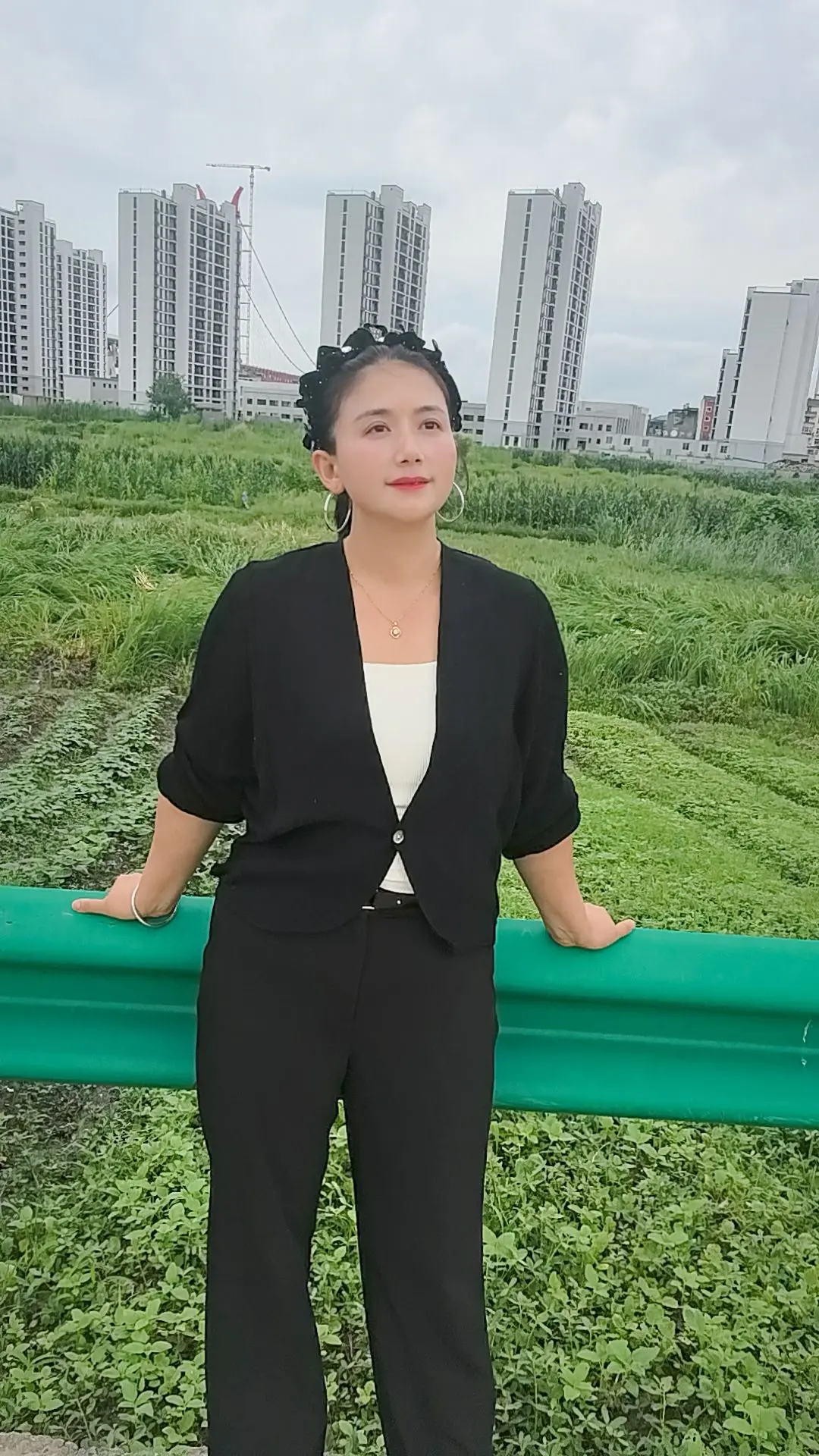 踏遍山河寻净土，归来方知平淡真