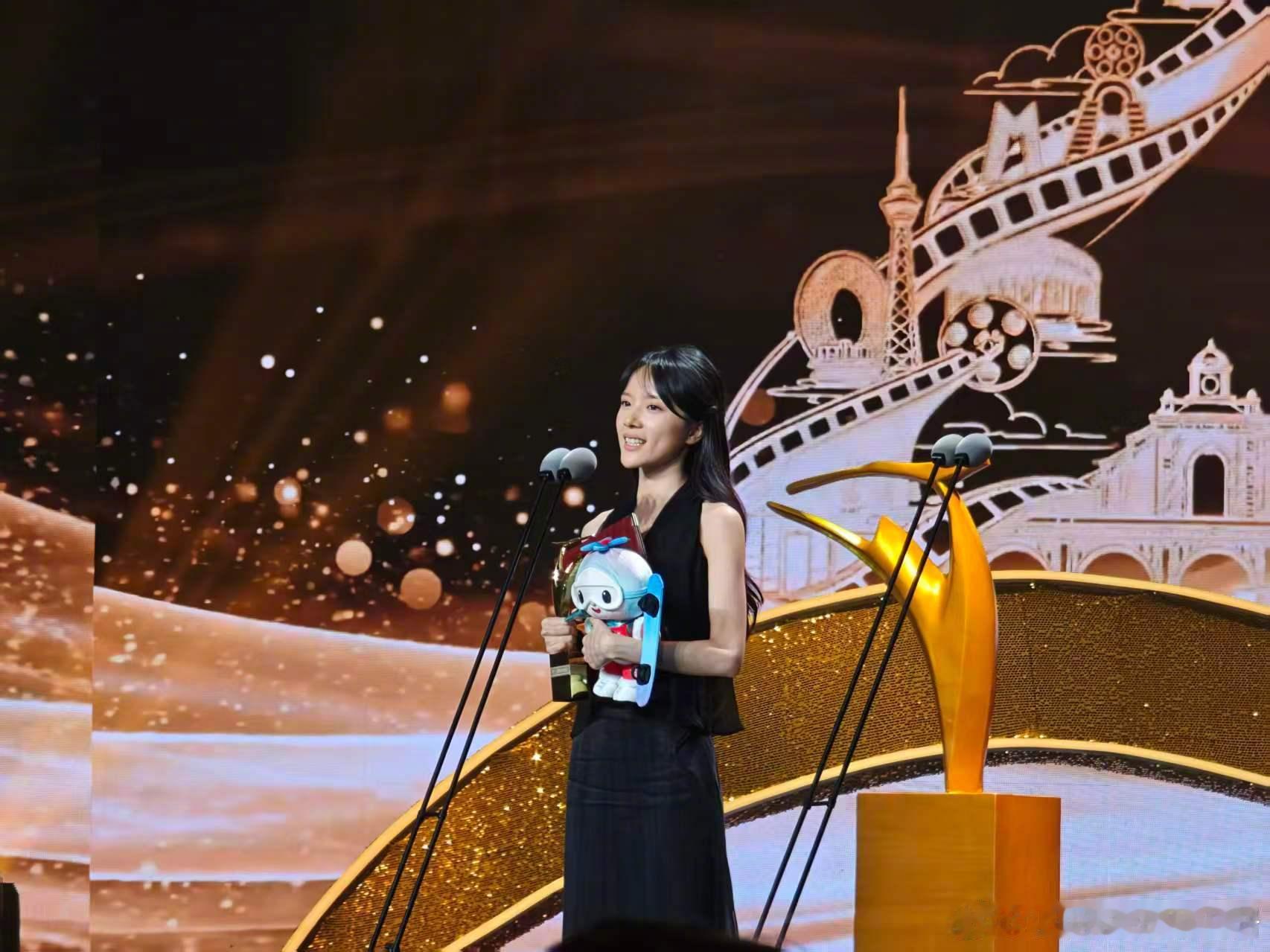 第一次参演电影就拿影后，太厉害了！第21届中国长春电影节“金鹿奖”最佳女演员：李