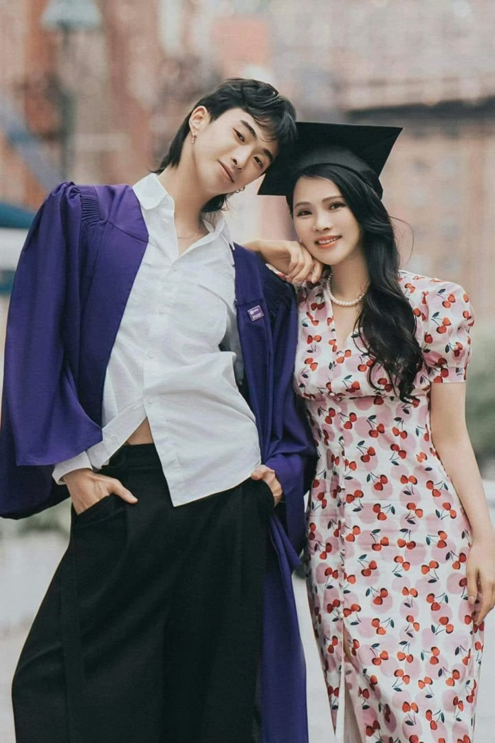 伊能静让全场一起喊儿子我爱你伊能静叫大家喊恩利儿子伊能静现身音乐节现场全力助阵恩