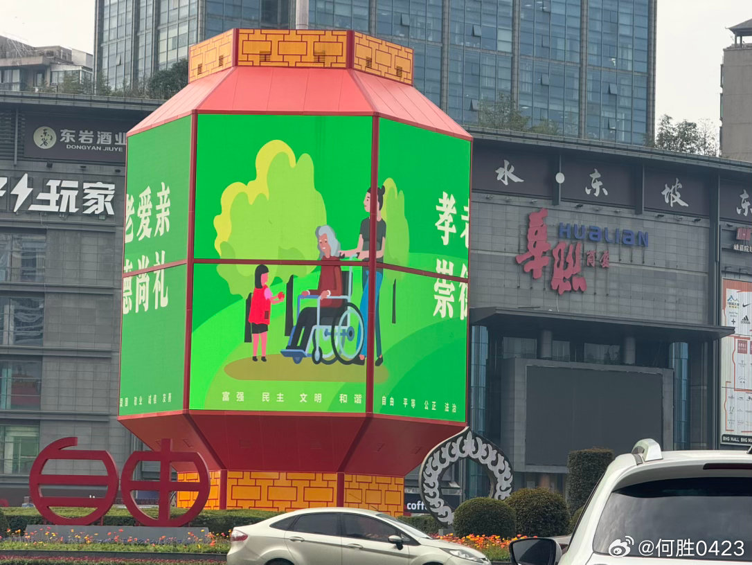 接女儿放学，前面停了一辆车，女儿问我这是什么车，我说宝马啊，经典的B（别）M（摸