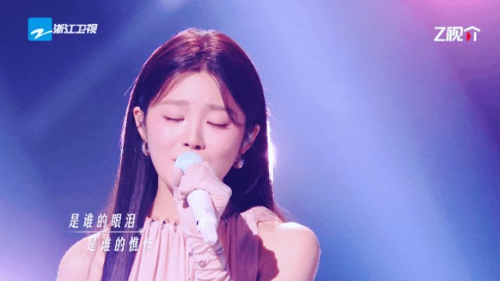 王栎鑫姚晓棠一个人想着一个人   这首《一个人想着一个人》满是独处思念的酸涩，两