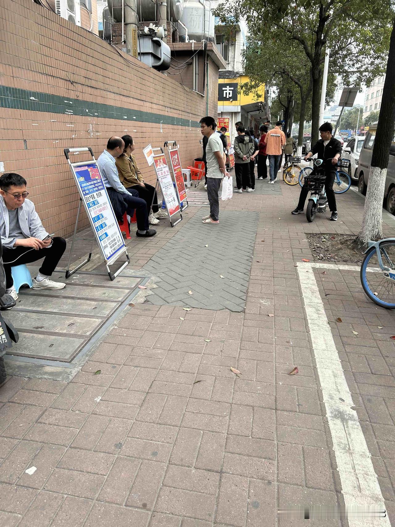 在招工平台上，凡是告诉你：待遇面试的。
建议大家都不要去面试。这种要么工资奇低，