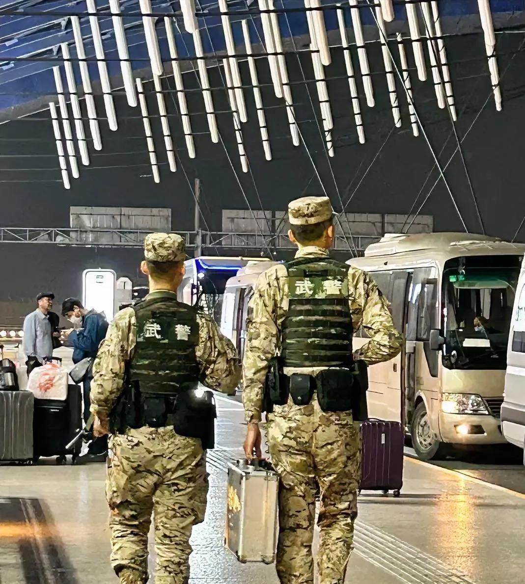 [太阳]有了特警为啥还要武警呢，为啥不取消武警？我说一个可能你们不大相信的区别。