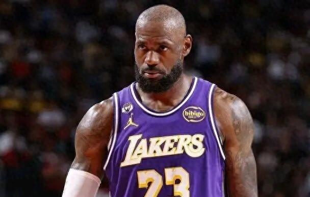 作为看了十几年球的老湖迷，看到这会儿的连胜我真有点恍惚，敢不敢赌一把今年能摸到西