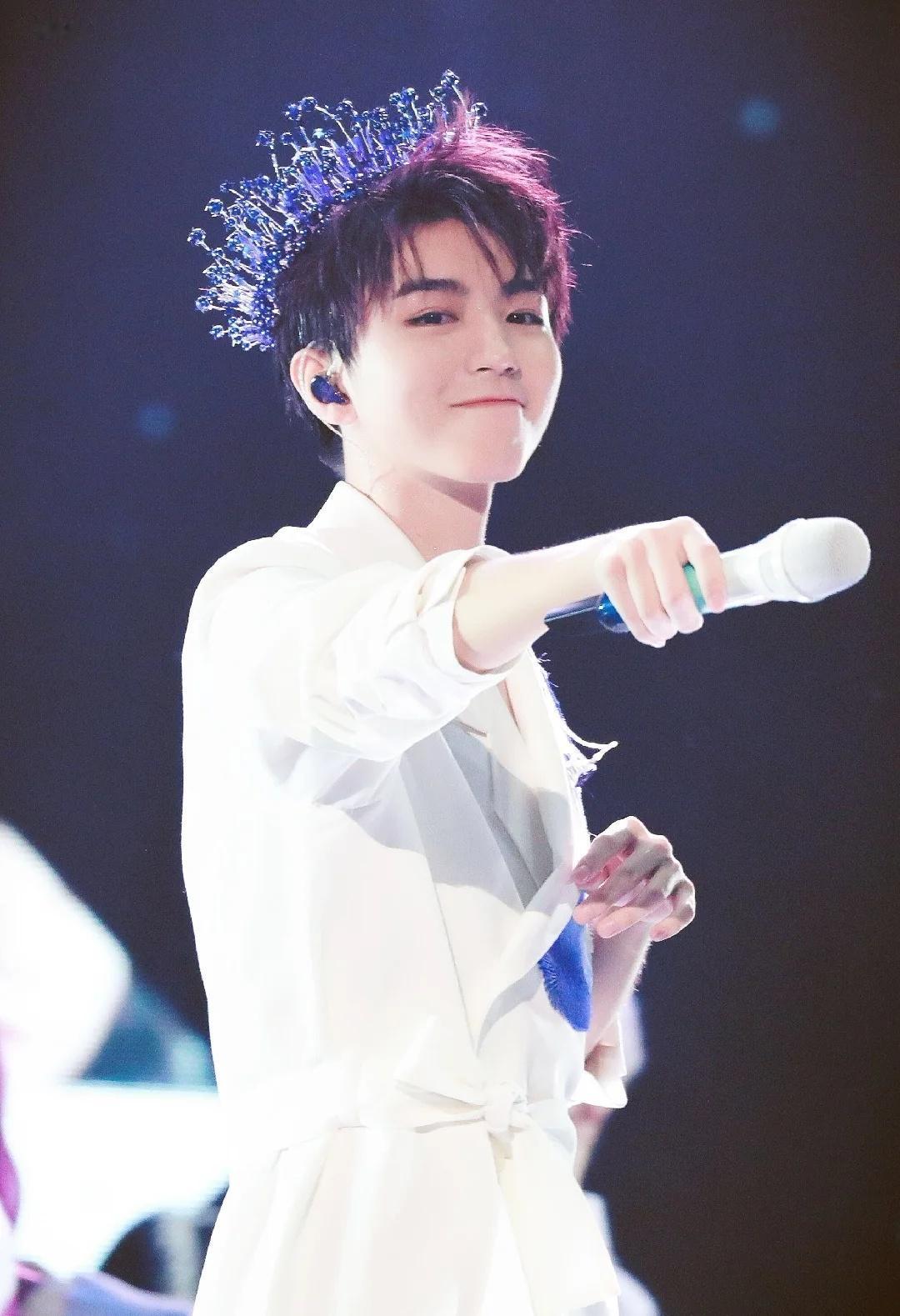 所以我喜欢他，我喜欢他身上坚持不懈的努力品格，喜欢他一丝不苟的严谨工作态度，喜欢