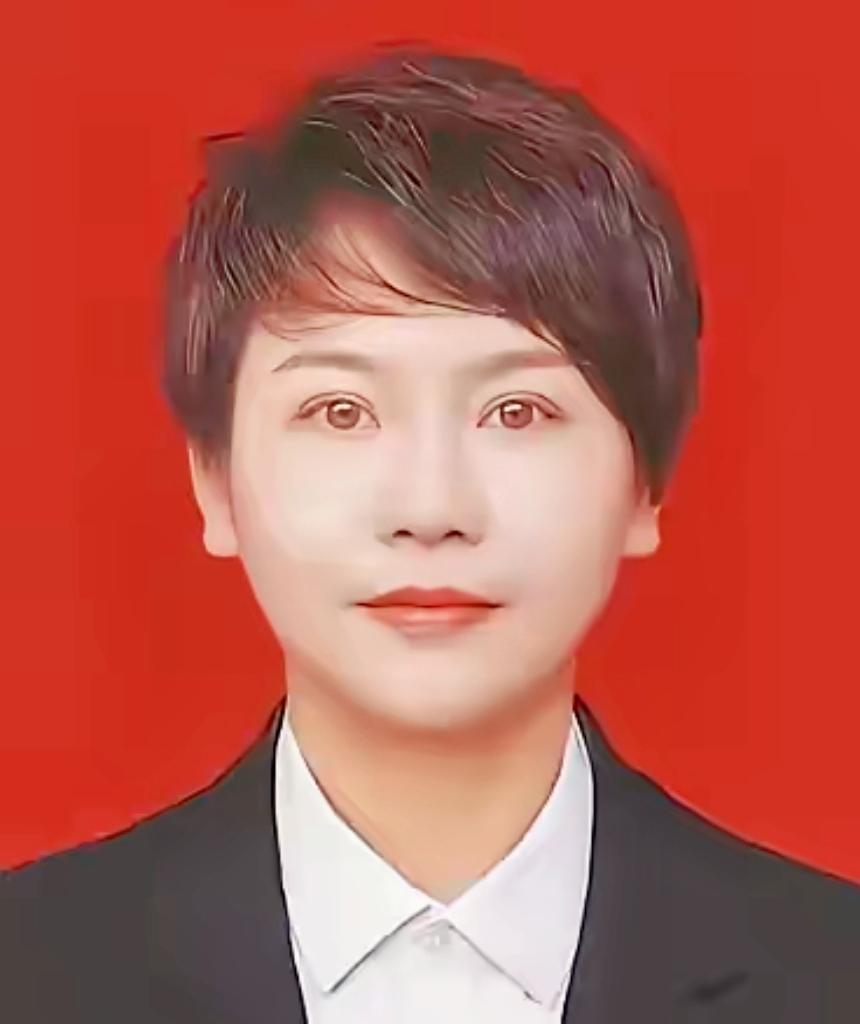 吉林省前郭县洪泉乡政府微机员曲亚波，32岁那年，丈夫出车祸成了植物人。她二十年如