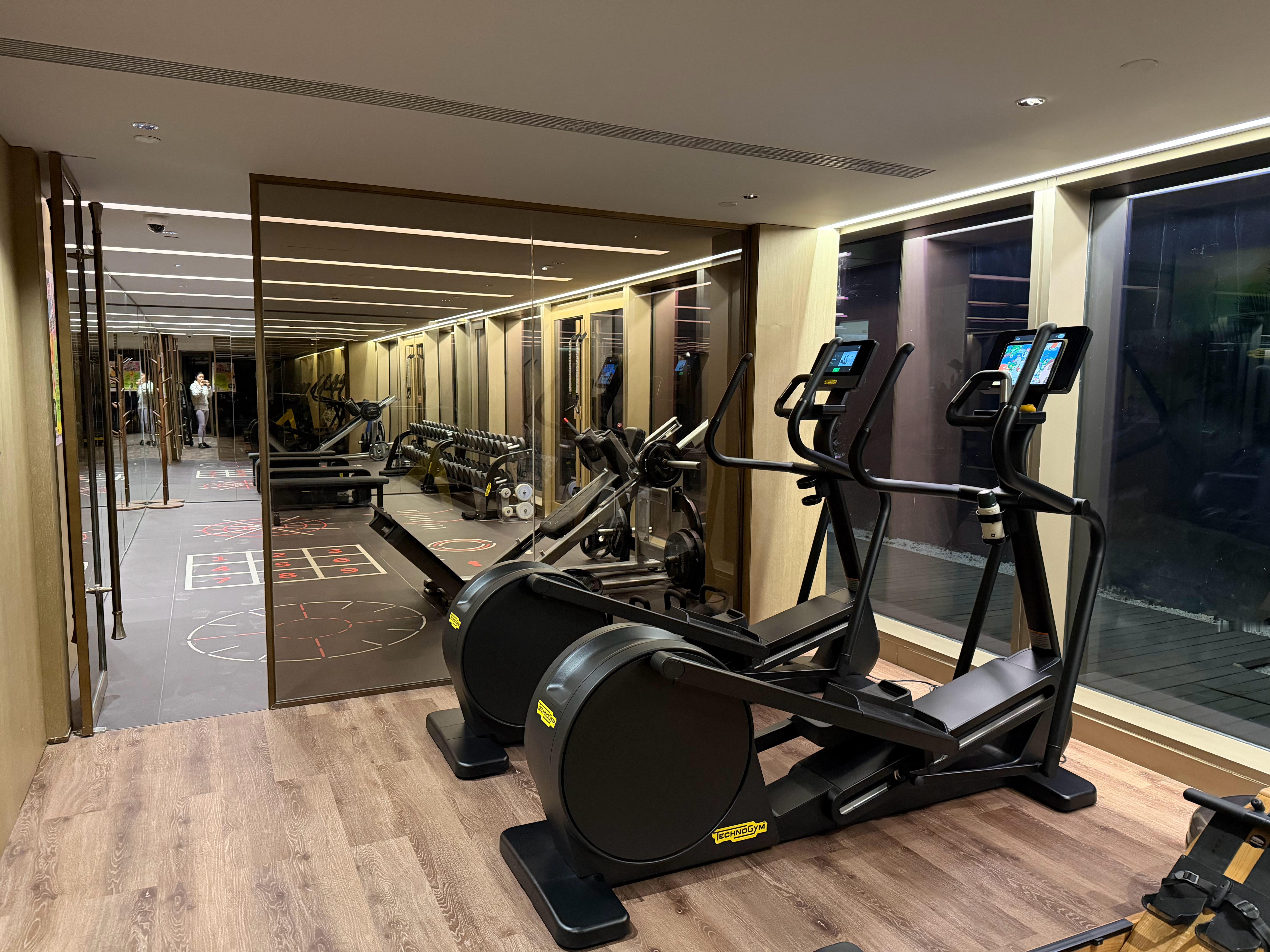 来做有氧啦发现小区人好少啊很多邻居还没回来吧～ 北京