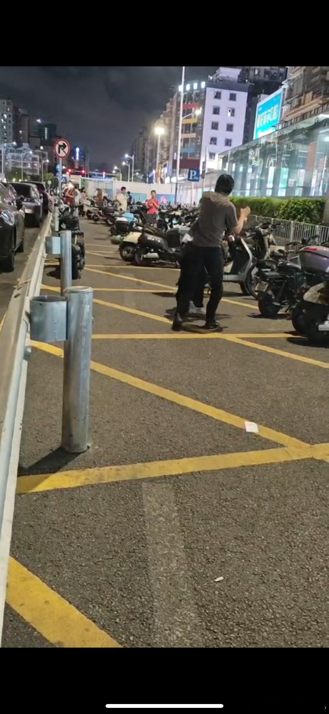 深圳交警近期整治黑摩的不知道这个黑摩的司机现在哪里？ ​​​