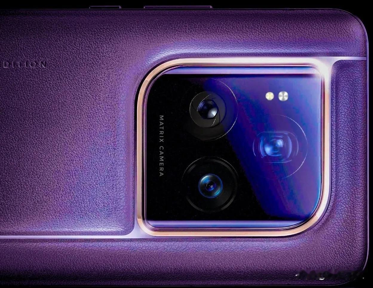 这下是不是更加清晰了？？？非常大胆，辨识度拉满的设计。。荣耀Magic6至臻版竟