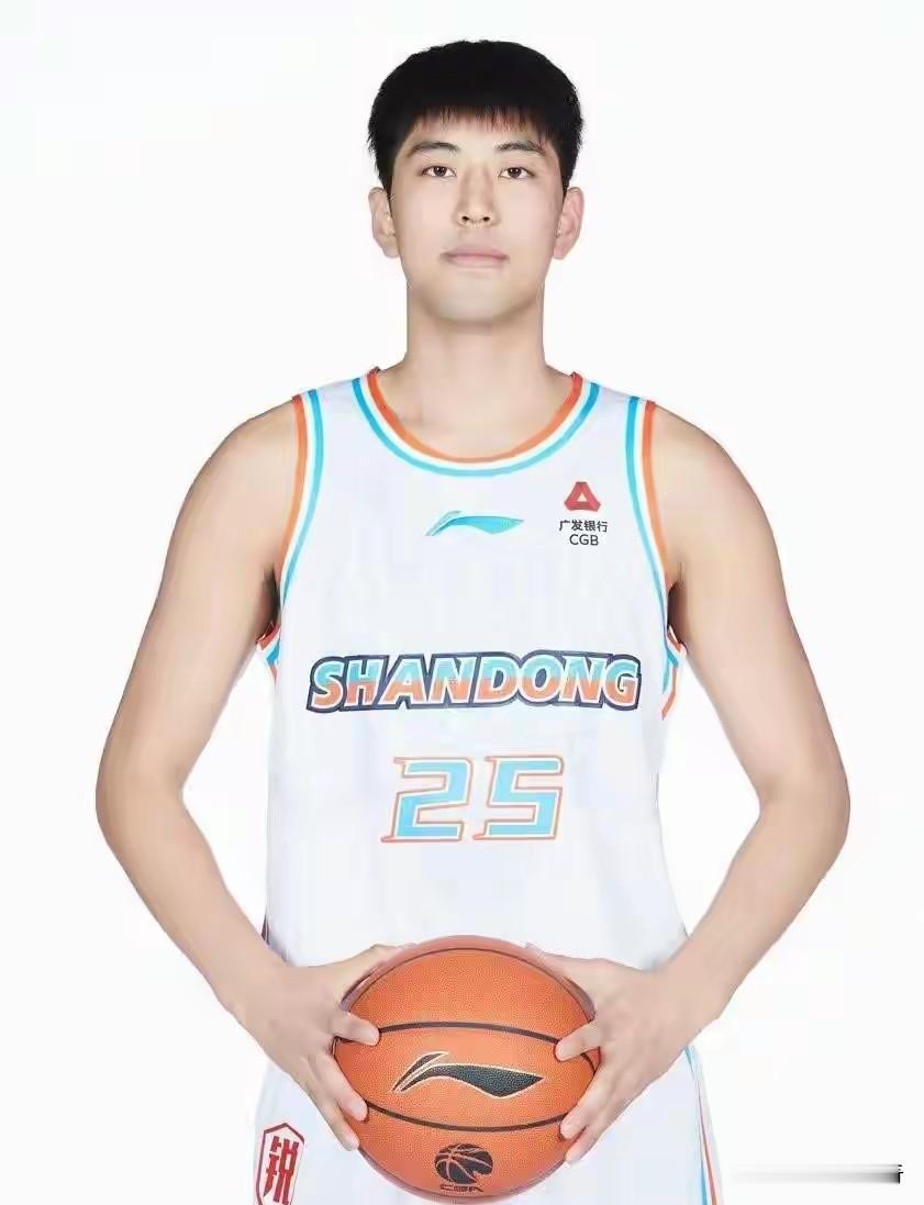 山东高速男篮青年队姚柯宇又在世界中学生运动会上上演三分绝杀帮助中国队55：53战