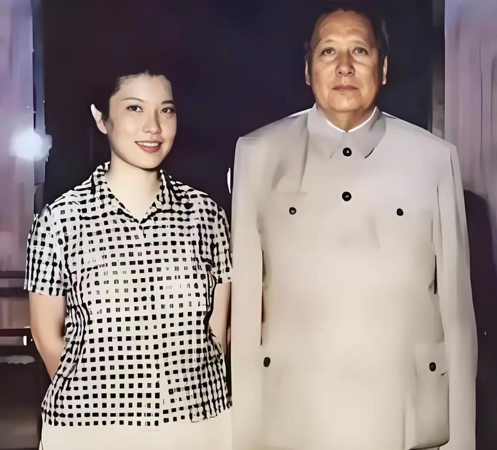 毛主席夸她“风华绝代”，周总理说她“无可取代”，彭老总佩服她是“万里挑一”，连美