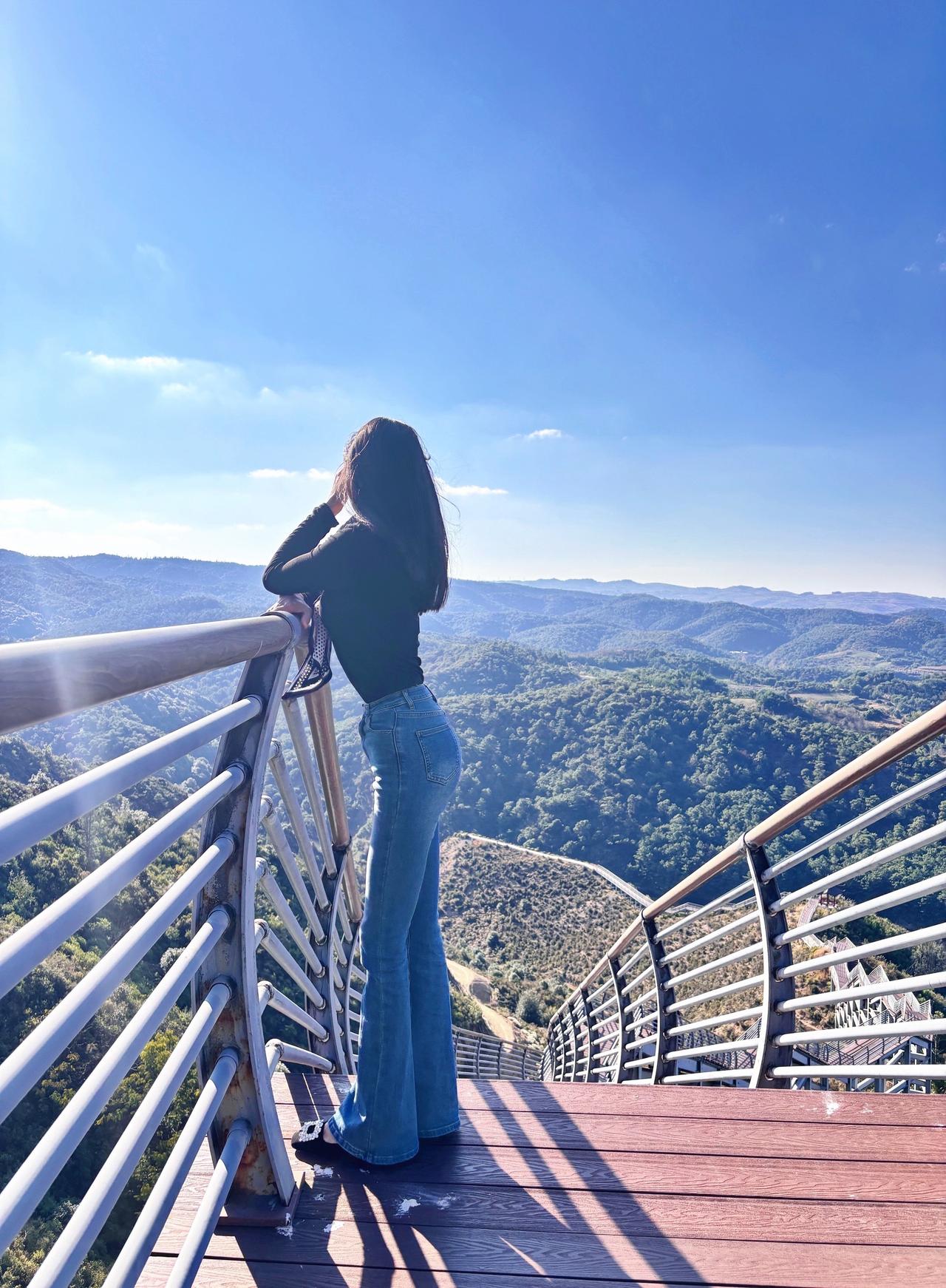 风华正茂的年纪，还是好好爱自己。
单身修仙，法力无边。不做低端爱情里的福尔摩斯