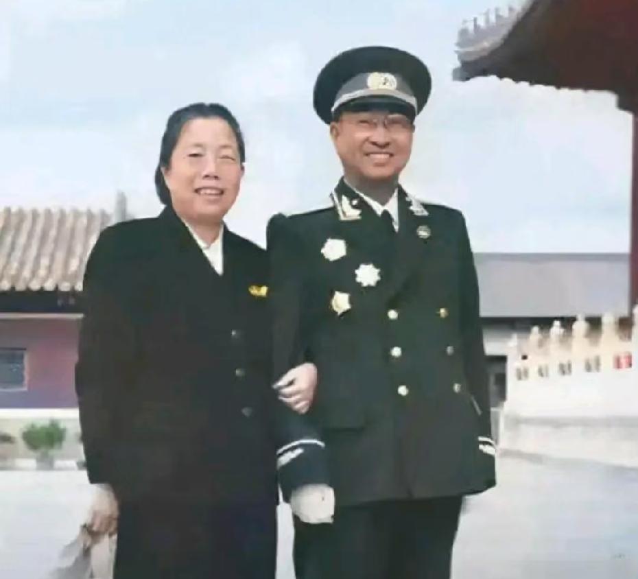 1955年是人民军队里程碑式的一年，新中国首次大规模授衔仪式在北京隆重举行，常年