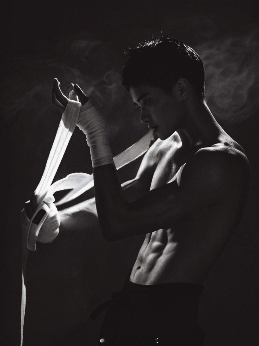 雄狮少年[超话]电影雄狮少年2cosplay 关灯，看刘家娟🤫 ​​​