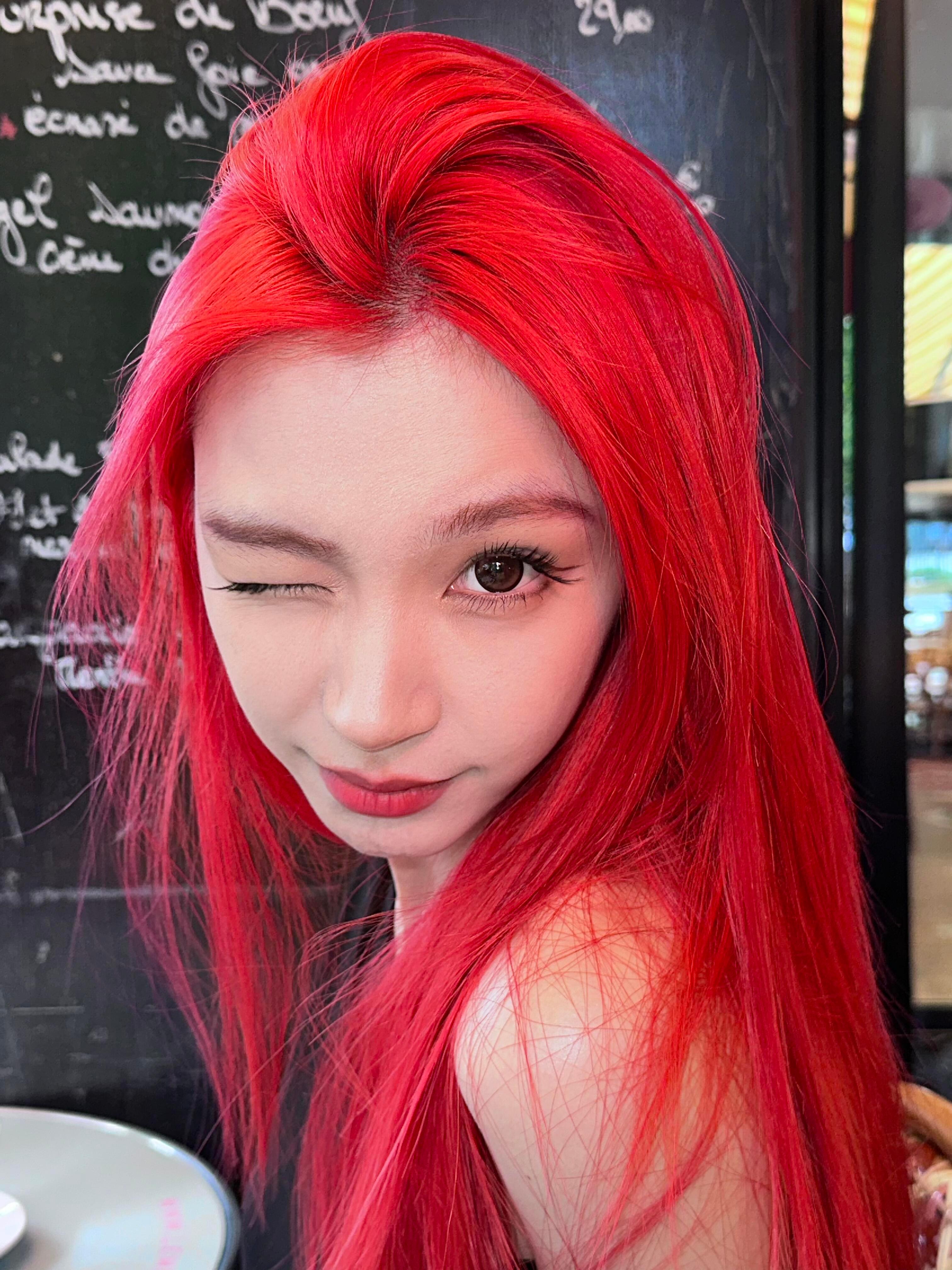 易梦玲红发真的很像精神小妹 ​​​