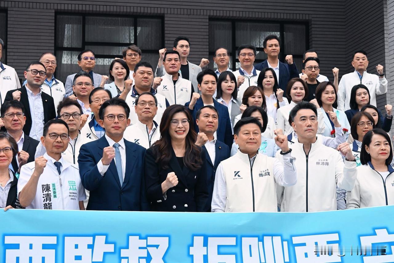 国民党主席郑丽文今（8日）在脸书发文表示，非常感谢两党党团成员，以及两党辛苦的总