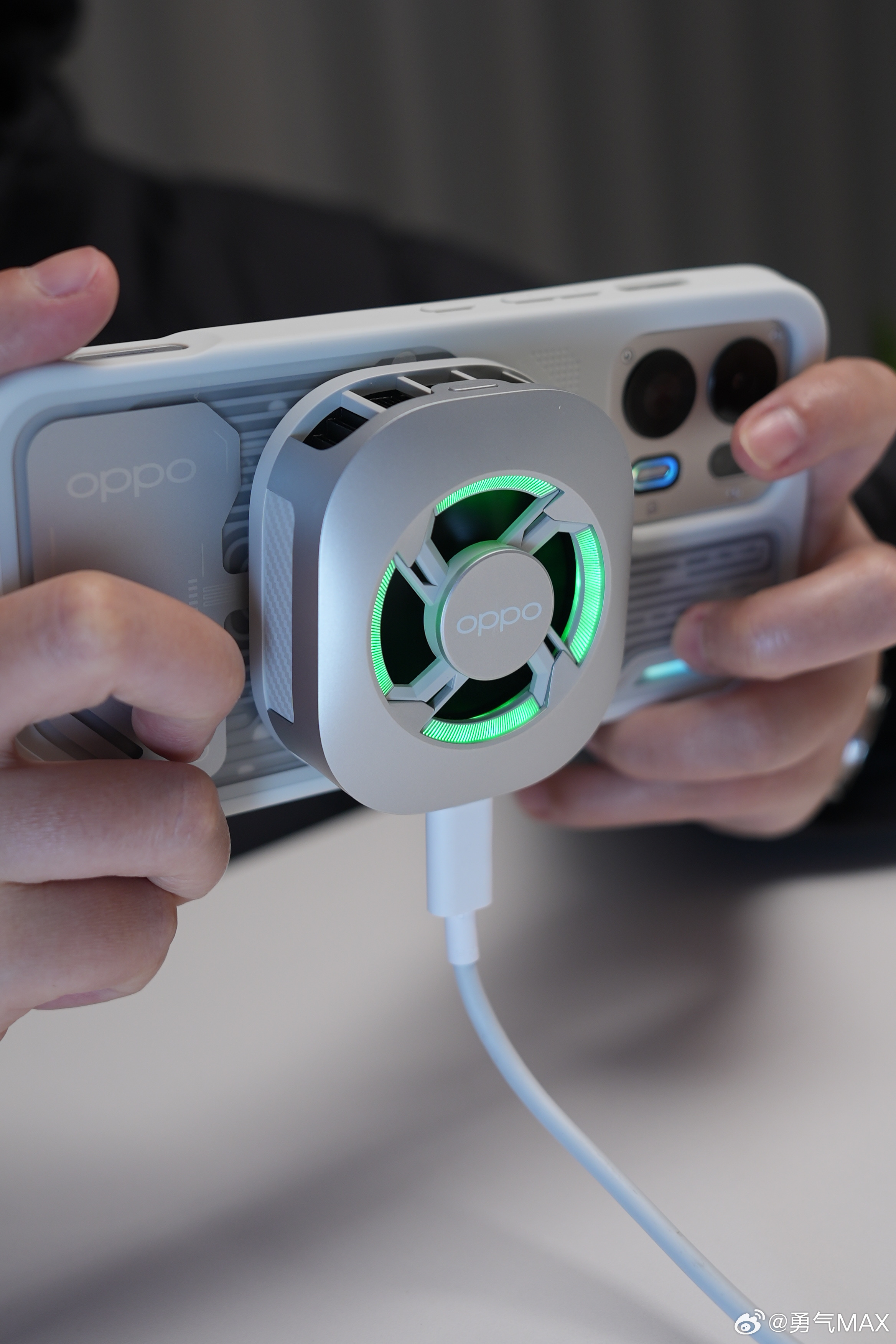 OPPO K15 Pro+图赏外观是真的酷 一看就是为游戏而生搭配疾风超神散热套