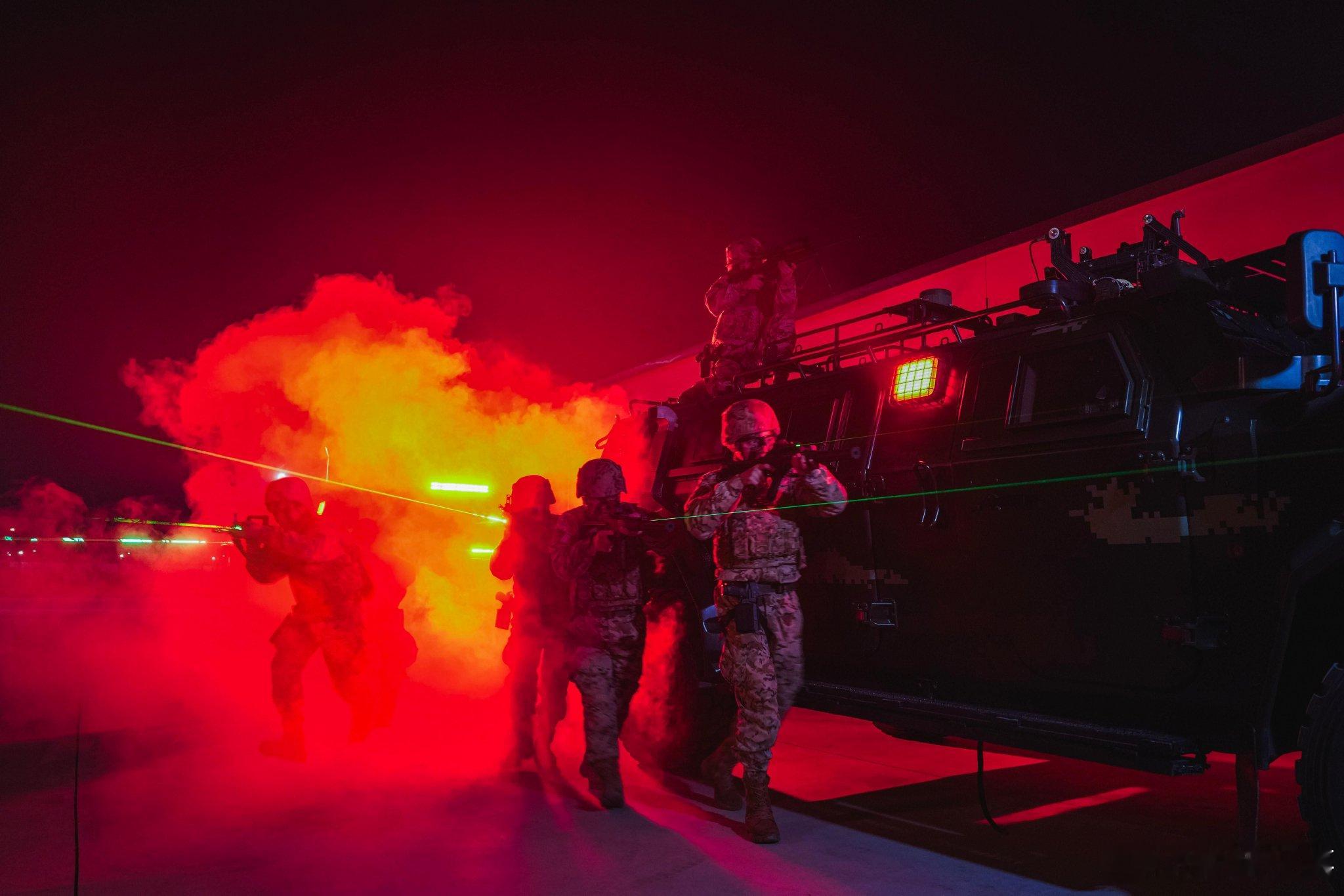 【武警跨昼夜实战化训练战力拉满】2026年全军开训，武警山东总队德州支队开展新年