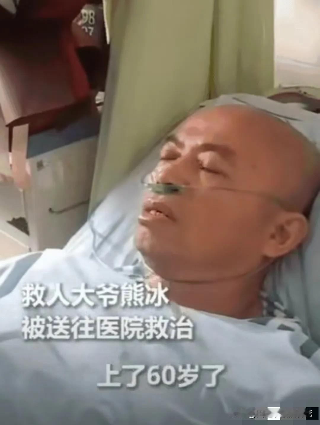 眼泪止不住了！”四川，为救落水女子，60岁大爷从36米高的桥上跳下！不料，女子成