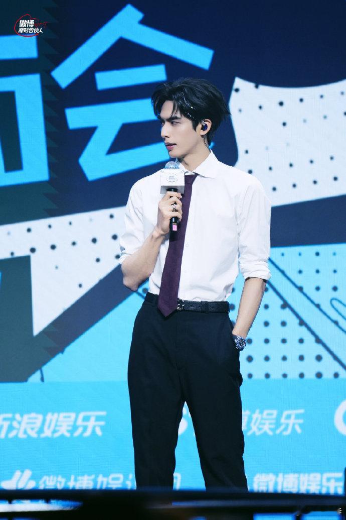 爱人的答卷宋威龙答100分 宋威龙对粉丝的爱真的太让人感动了！见面会伴手礼贵重又