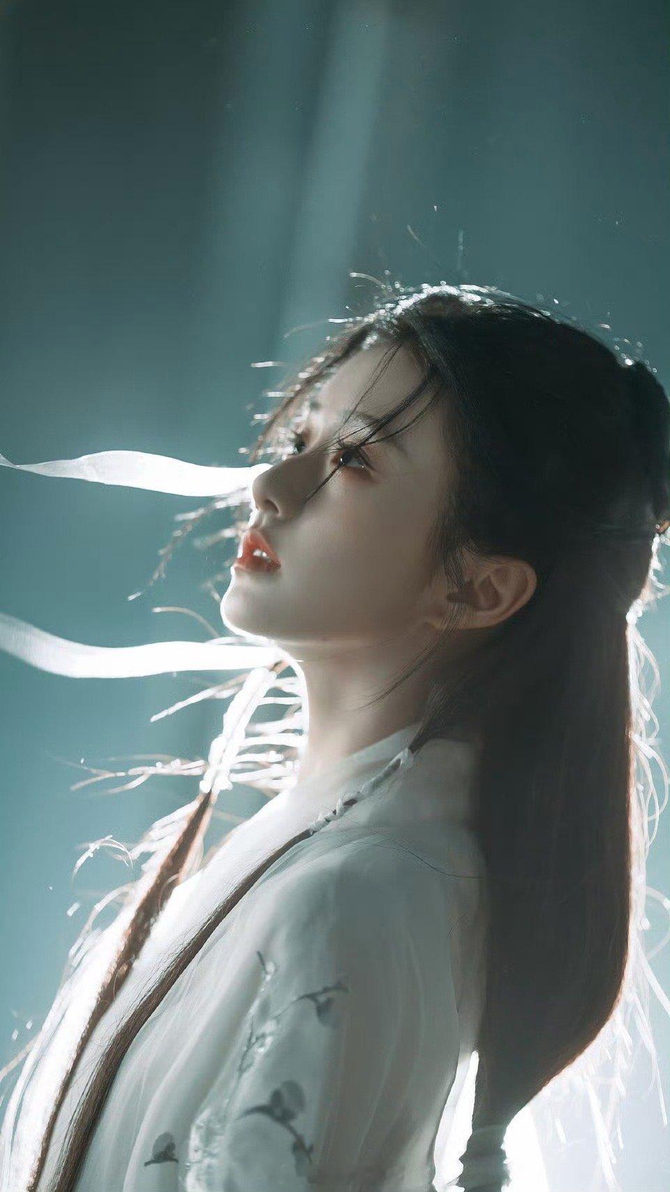 有网友说包上恩肯定会爆的，她和刘亦菲赵丽颖赵露思同一款的，正宗小白花脸，大家看好