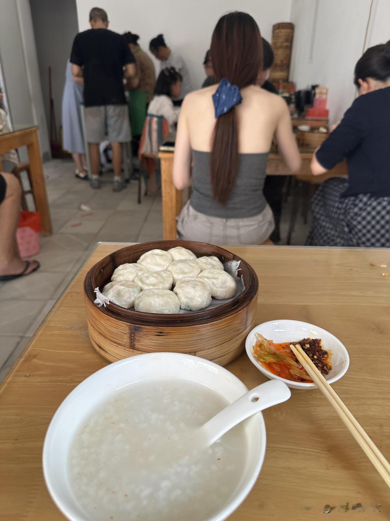 仓房沟8年夫妻早餐店：天天吵架，却守着最真实的生活

在乌鲁木齐仓房沟，我常去一