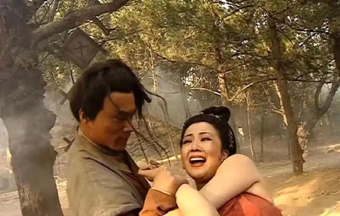 如果导演不喊停，感觉图二的“孙二娘”能把武松打死