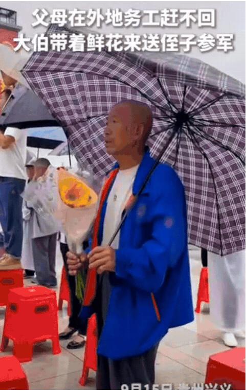 破防了！贵州，小伙决定参军报效国家，本以为父母会来送自己，可没想到，父母在外地务