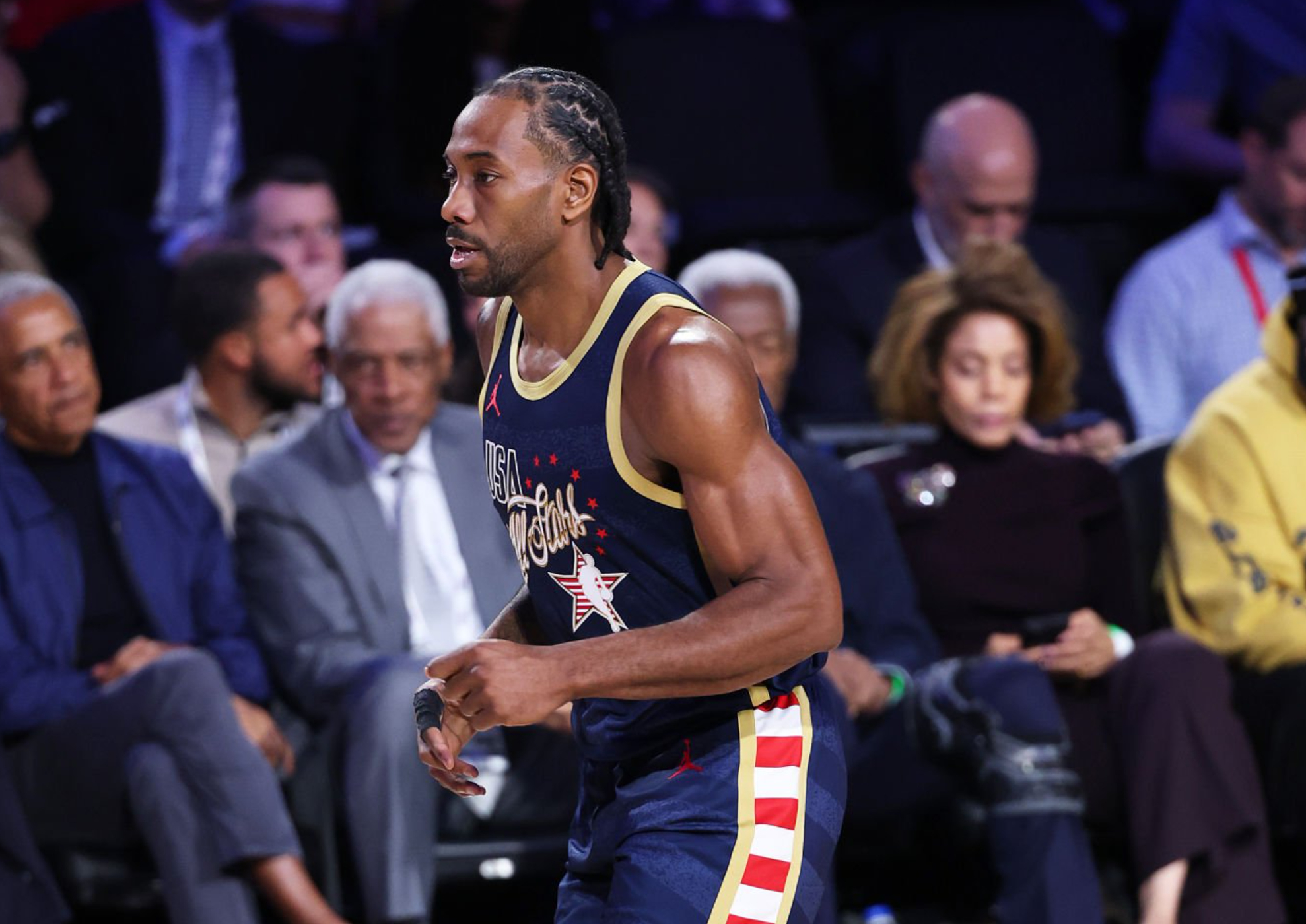 战神卡全明星上线 美国条纹队48-45击败世界队！莱昂纳德拿下31分、贡献绝杀球