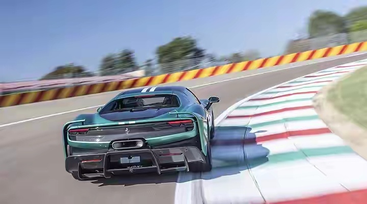 法拉利296是法拉利推出的一款插电式混合动力跑车，诠释了法拉利马拉内罗的一场颠覆