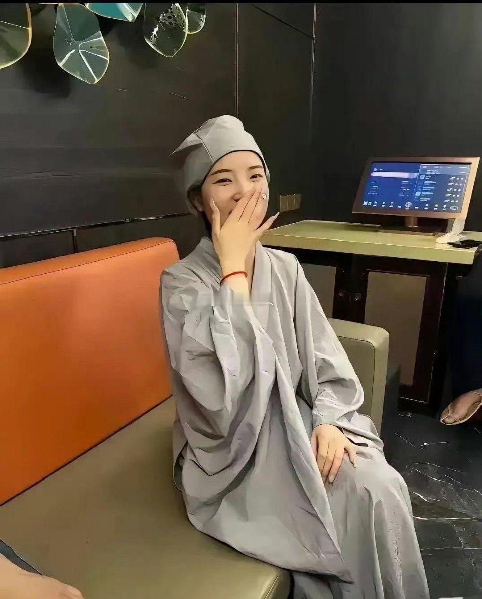 说好的看破红尘，怎么还纹眉？ ​​​