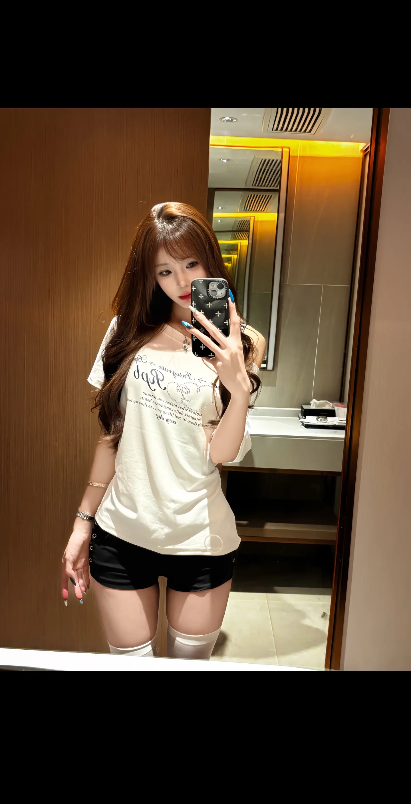 人怎么可以蠢到纠缠一个不在乎你感受的人