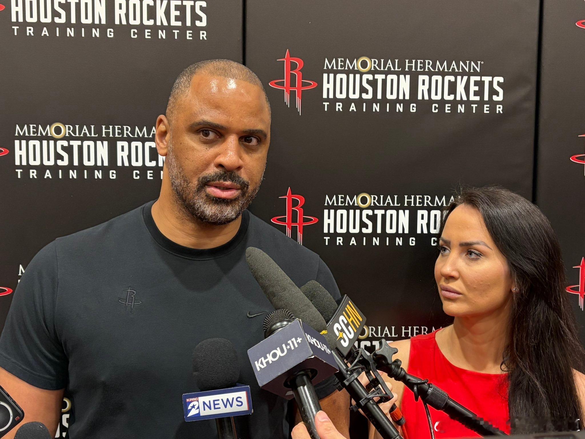 乌杜卡还未确定季后赛首发第五人选。但他透露目前心里已大概有数了。休斯顿火箭