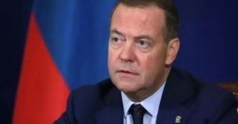 谁还只盯着导弹开战？真正能重创我国的竟是三套无形杀招！冻结3.4万亿外汇、切断全