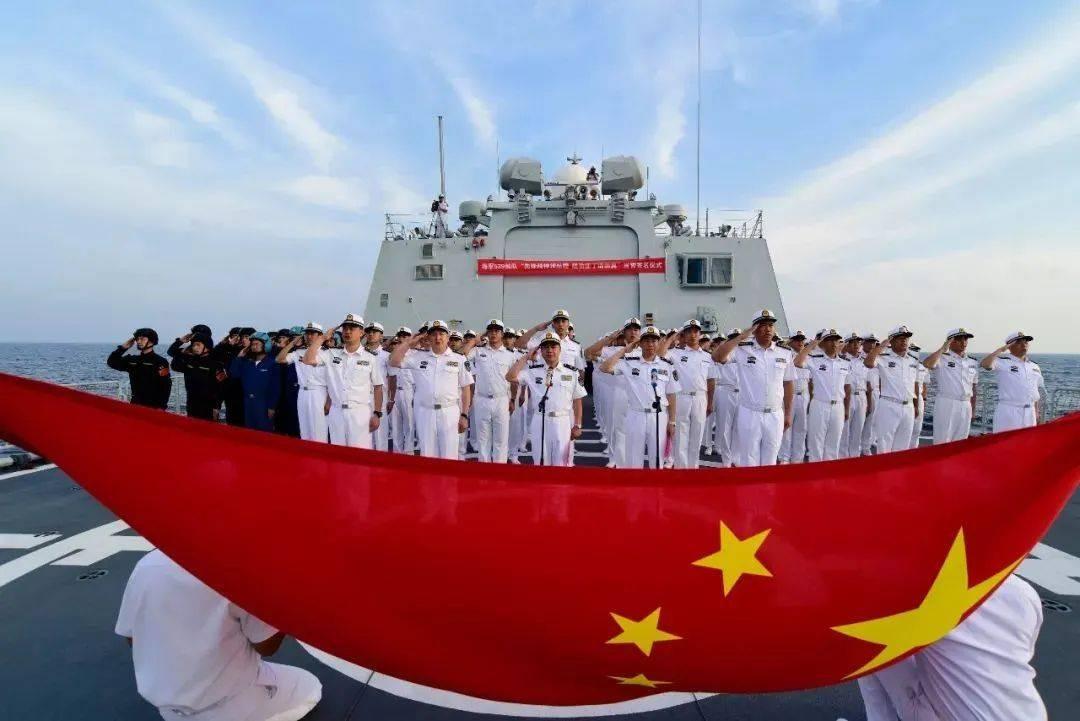 近日，岛内一些“军迷”在无线电公共频道中记录到一段海空通联内容：一艘中国海军舰艇
