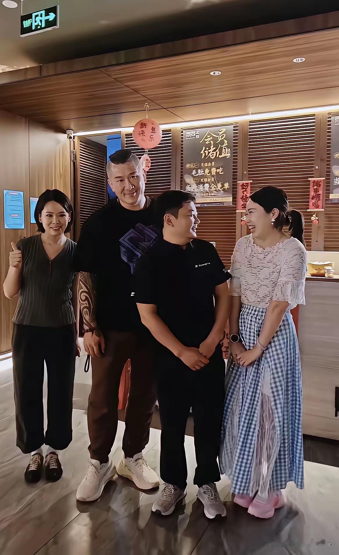 馆长：我以为老板娘是冲着我来的，结果是我“自作多情了呀！
拍这张照片的应该是火锅