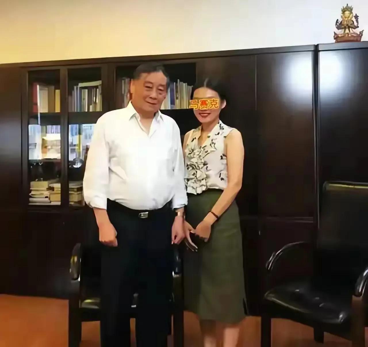 都散了吧，怎么说都是人家的私事。宗庆后事业做的好，不违法，也没有违规乱纪。再说私