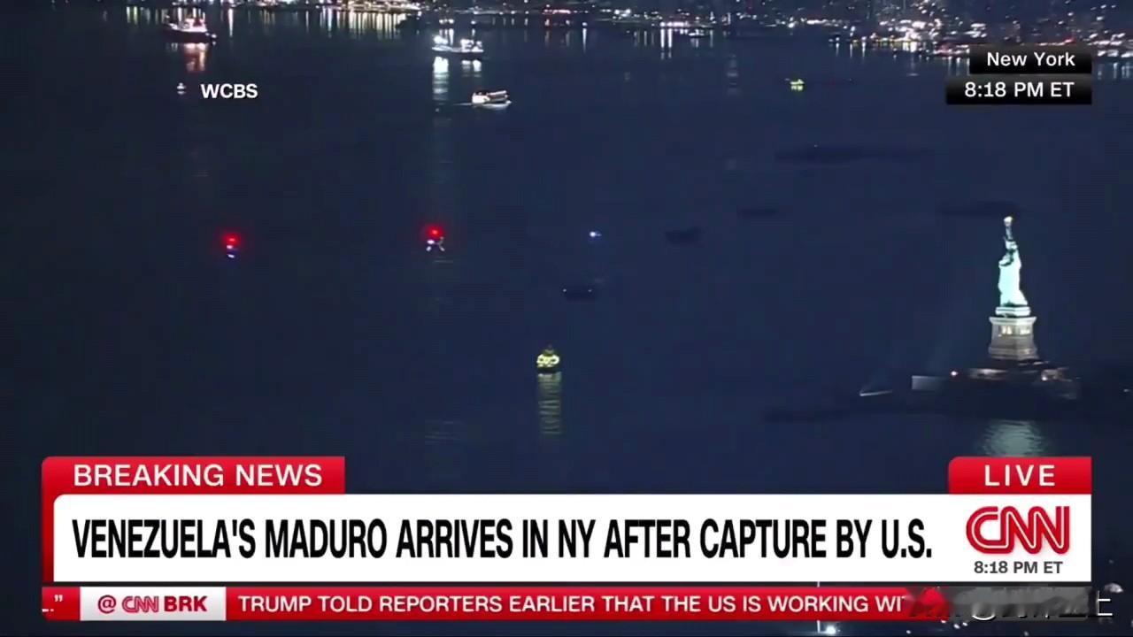 目前为止最讽刺的画面
奉命抓捕马杜罗的飞机从自由女神像前飞过
美国以自由民主立国