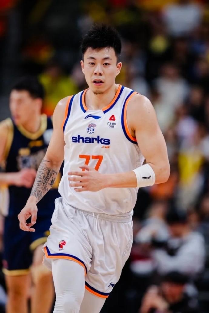 张镇麟、贺希宁、付豪等多位球员已完成或有意向与球队D类顶薪续约，郭艾伦没有再续约
