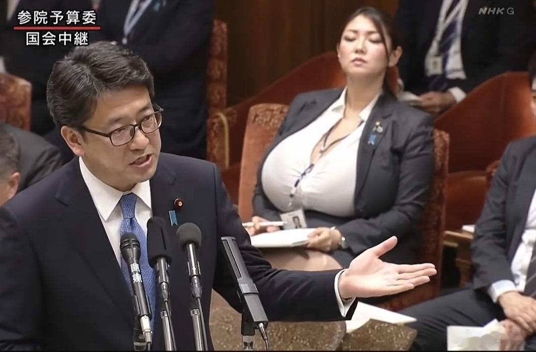 虽然我听不懂，但是还是坚持听完了…… 