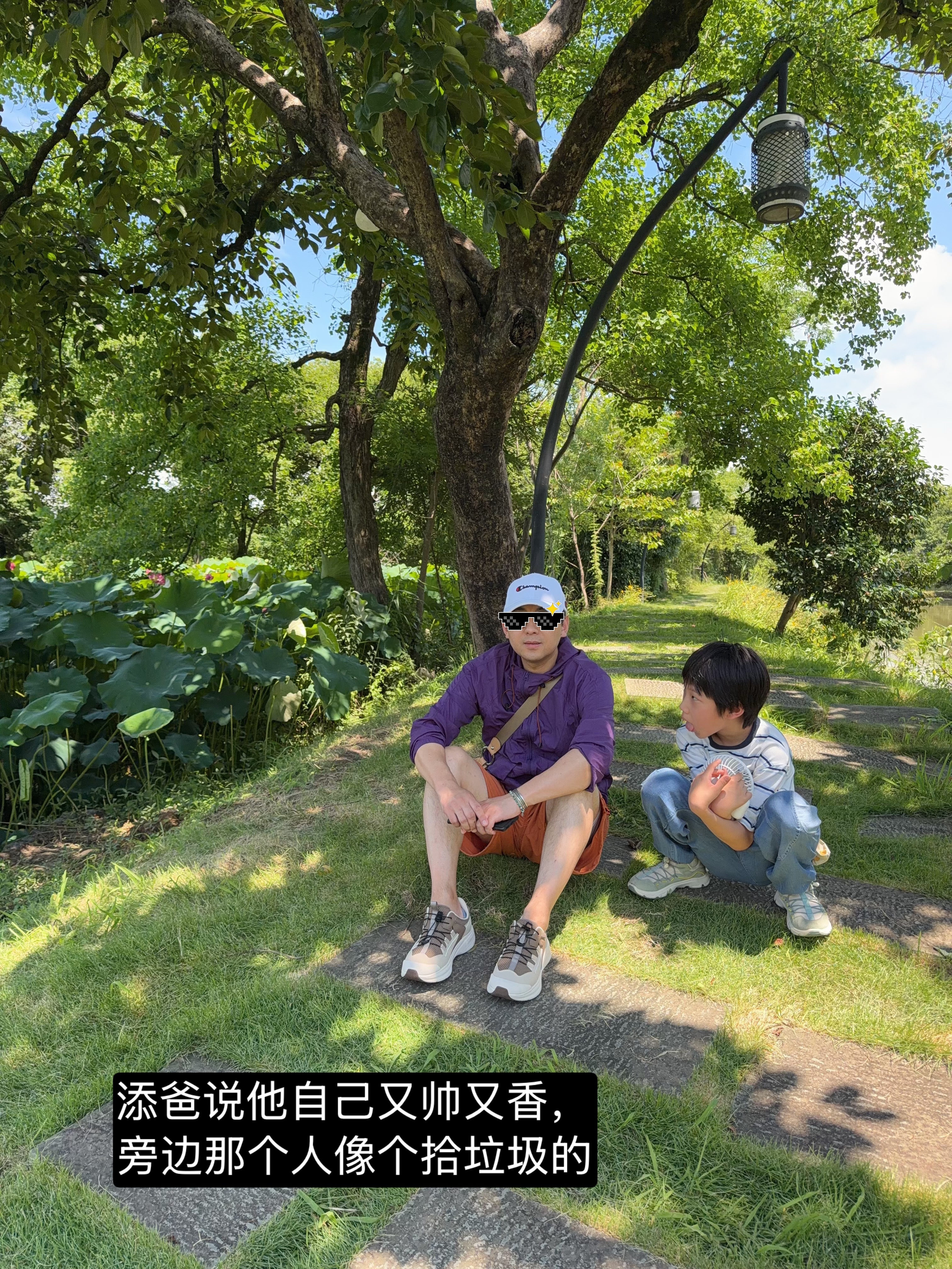 添爸在看外卖，说：看着这些菜我很想回家了。我说，为啥呢？不好吃吗？添爸说，不是，