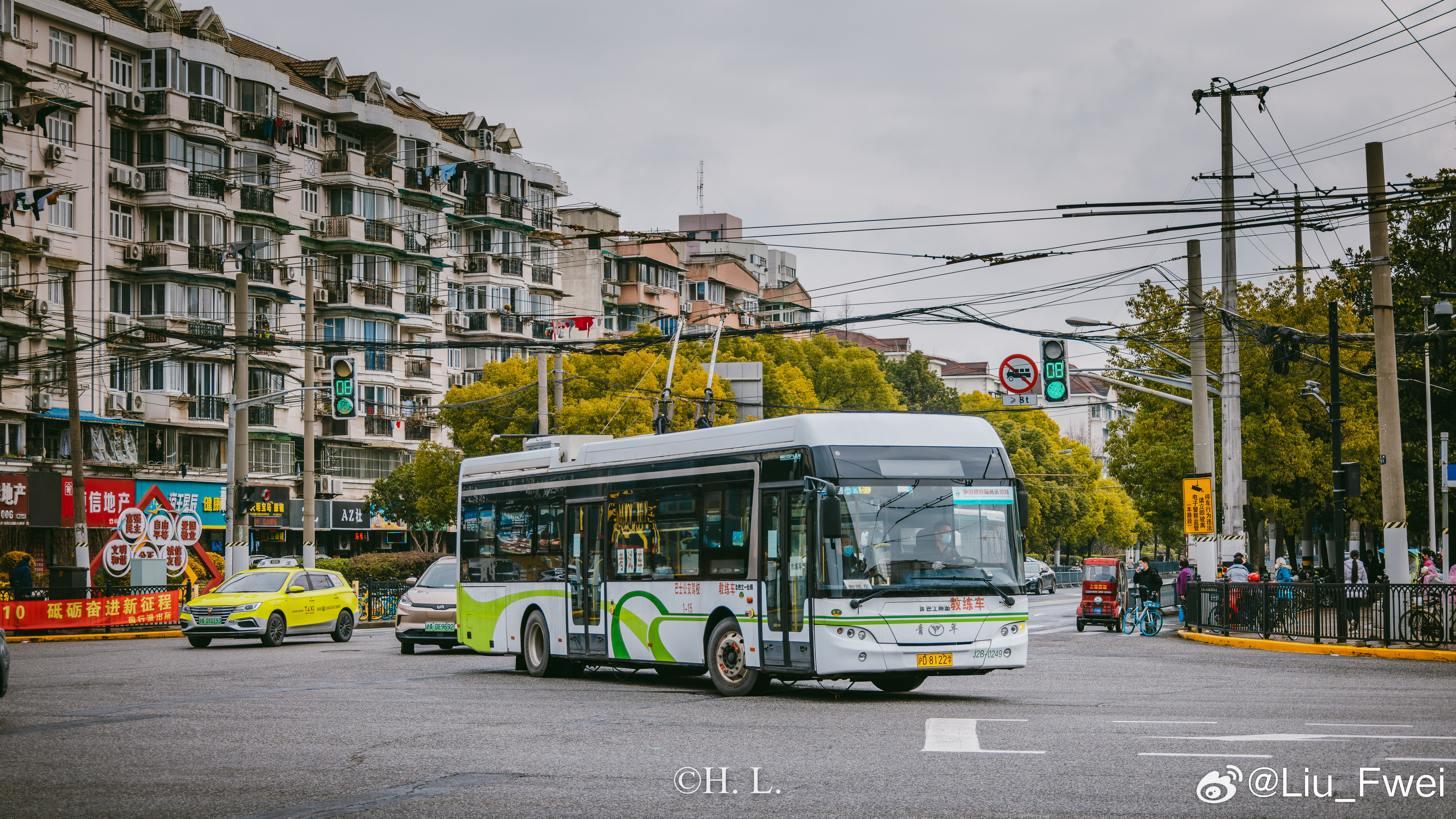 上海无轨电车教练车。无轨电车青年客车 JNPWG120G型电车。J2B249号，