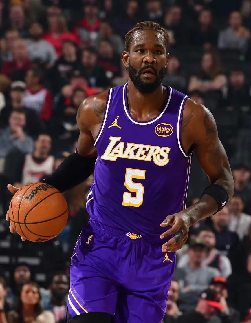 有种感觉艾顿比浓眉厉害
这手稳定小中投，是浓眉学不来的
进攻感觉比浓眉高一档，防