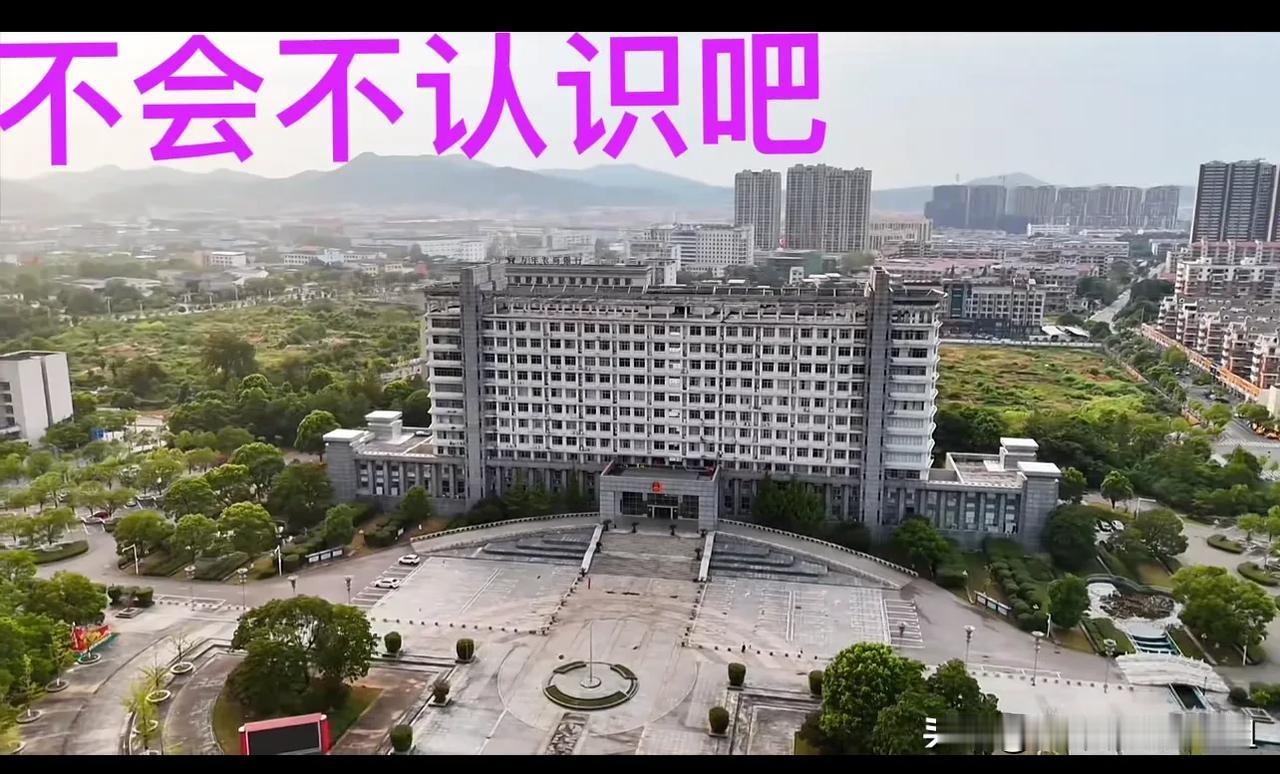 我猜：应该没有人不会认识这栋楼吧？太可惜了，男女都年轻……